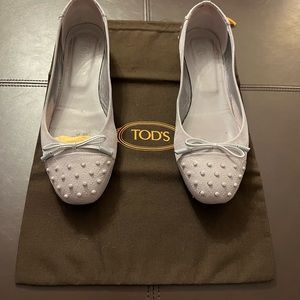 Dove gray Tod’s driving ballet flat